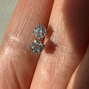 14k solid white gold diamond stud earrings